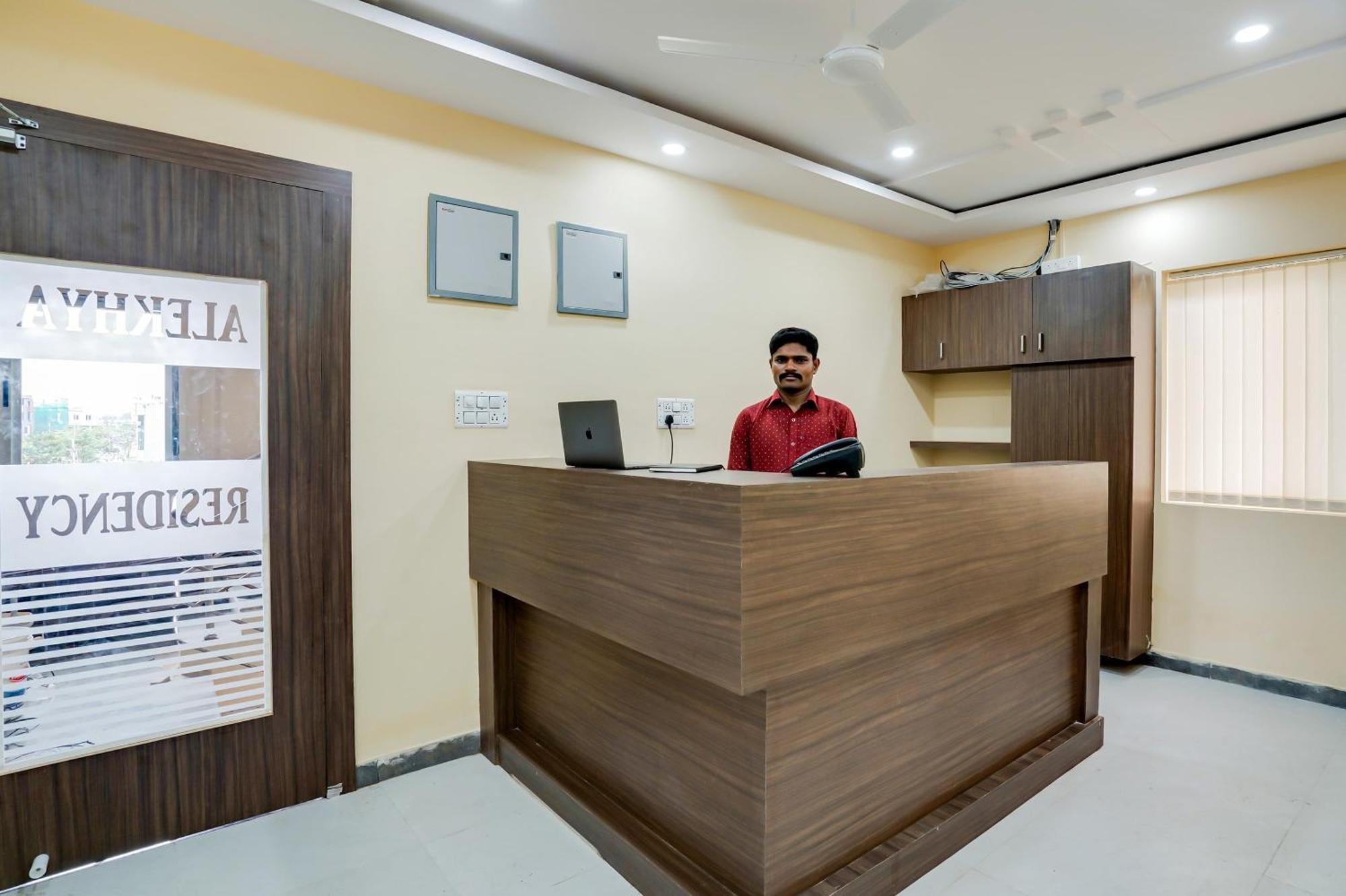 ホテル Oyo 28124 アレクヤ レジデンシー Sururnagar エクステリア 写真