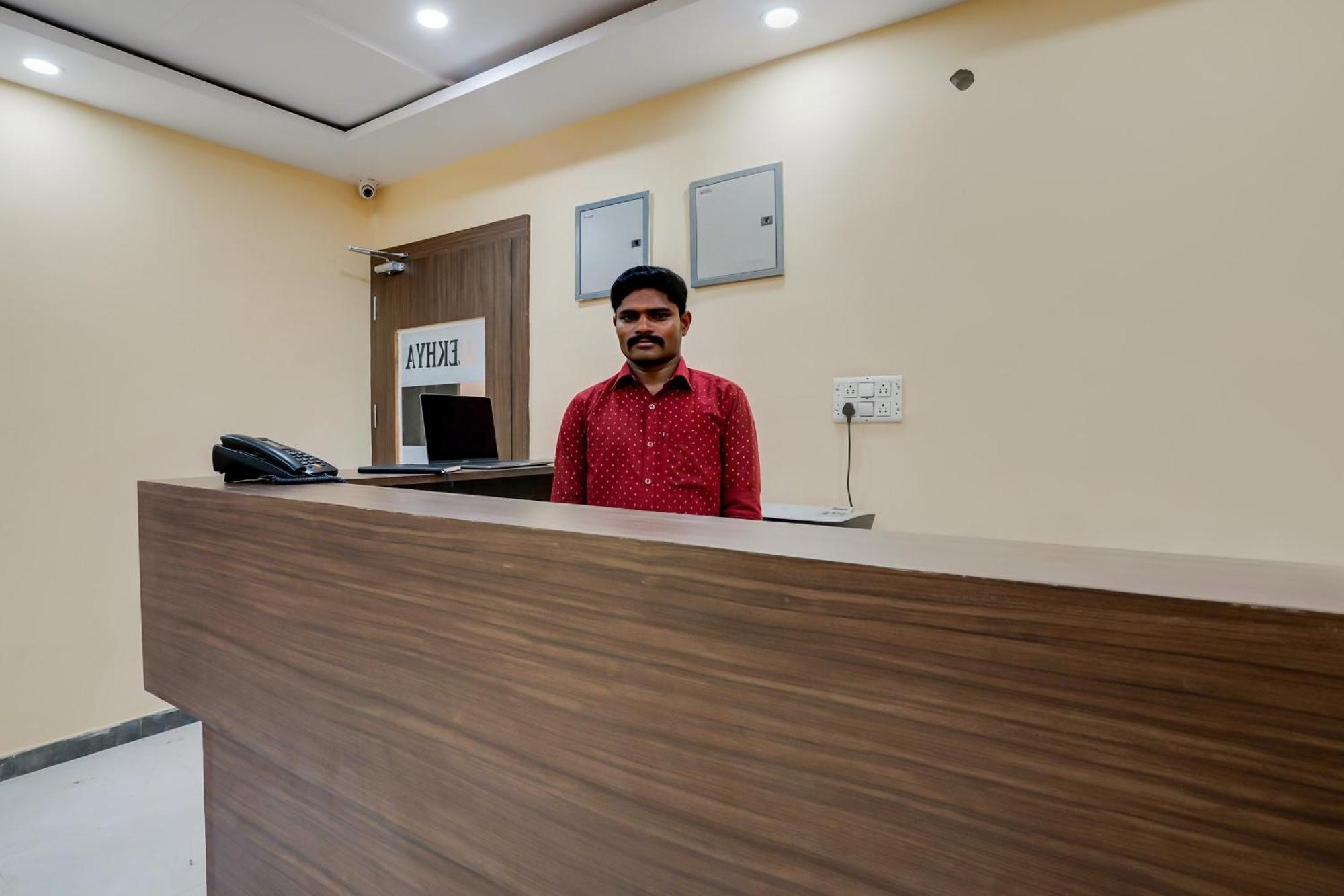 ホテル Oyo 28124 アレクヤ レジデンシー Sururnagar エクステリア 写真